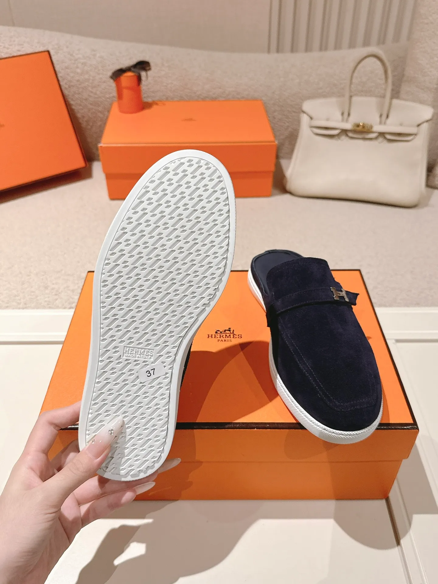 Men's men's shoes 💰560💰 Hermes 25ss new autumn and winter loafers, British retro design, classic and durable! Original reverse mold last, the ultimate 1:1 shape. Fabric: Cow suede/calfskin Lining: Imported sheepskin lining Outsole: Open-molded rubber sole Size: 35-45